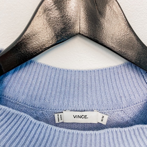 Vince cropped sweater size M. Great used condition - Picture 2 of 2